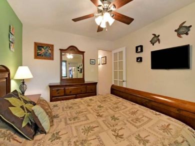 Bedroom with Queen Bed